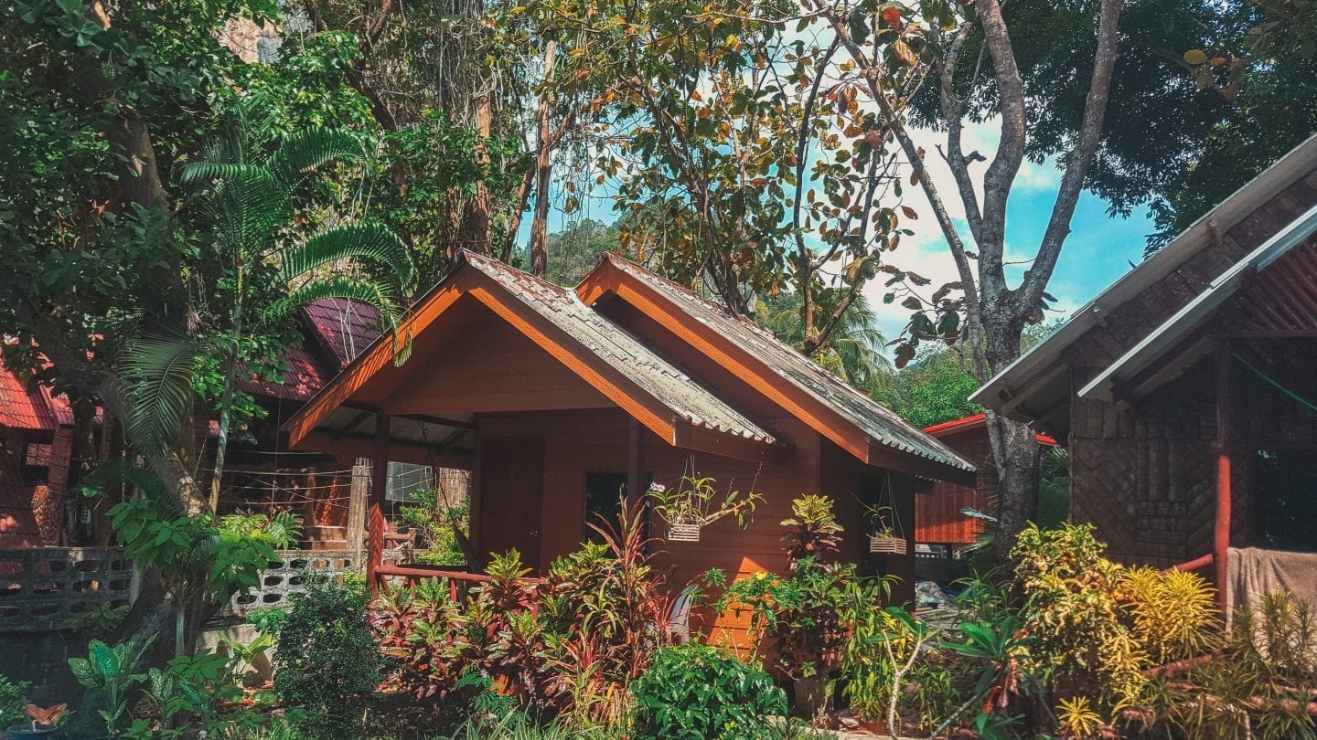 Staying at Rapala Rock Wood Resort in Thailand | Wanderlust Movement | #railaybeach #thailand #budgettravel #budgetaccommodation #traveltips #backpacking