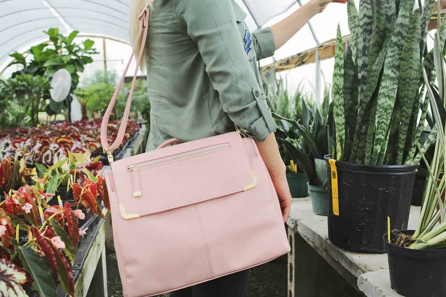 10 Best Vegan Camera Bags for Women | #camerabagsforwomen #camerabags #designerbags #fashion #travel