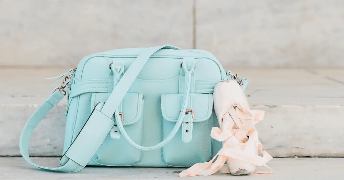 10 Best Vegan Camera Bags for Women | #camerabagsforwomen #camerabags #designerbags #fashion #travel