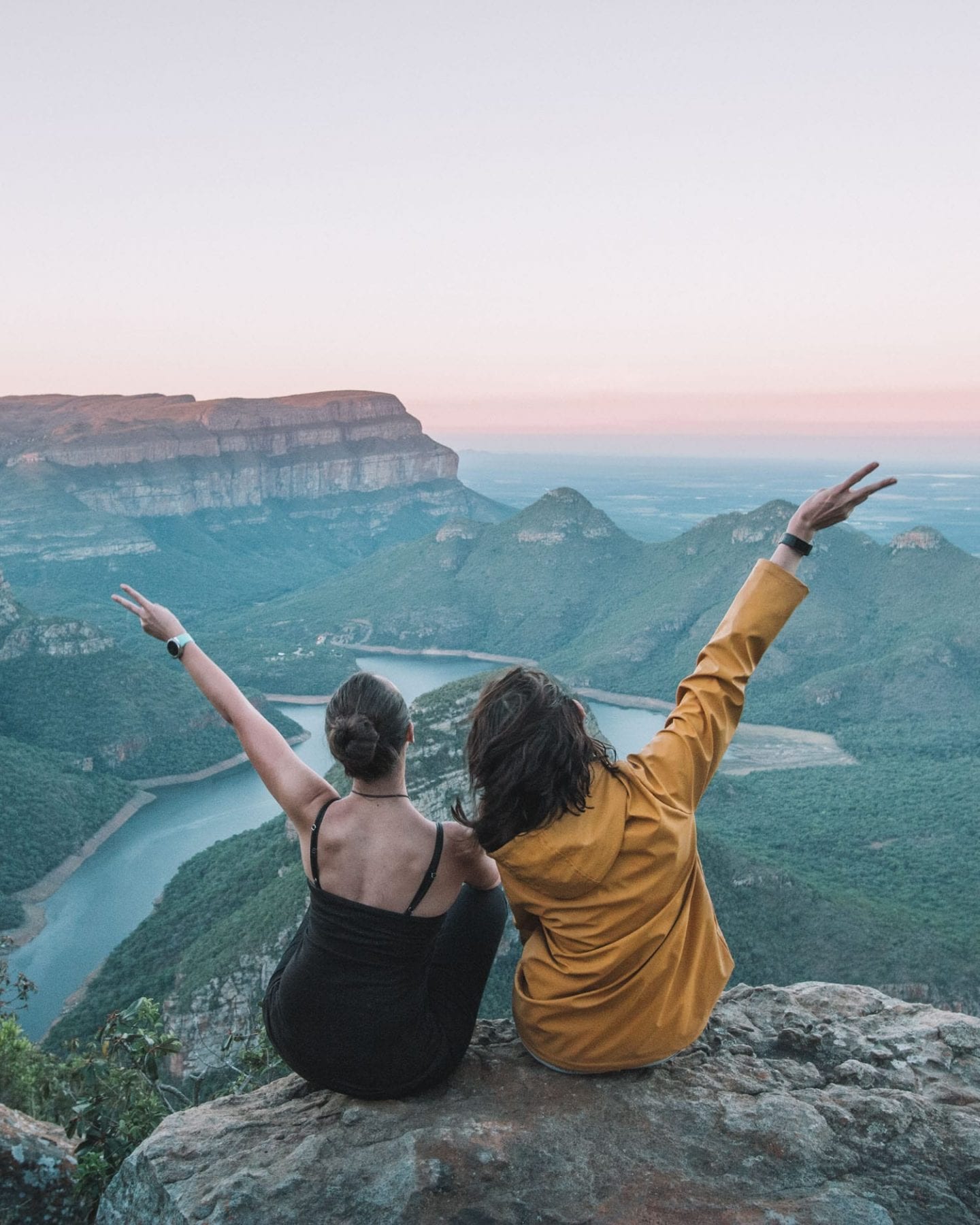 girls at the blyde river canyon