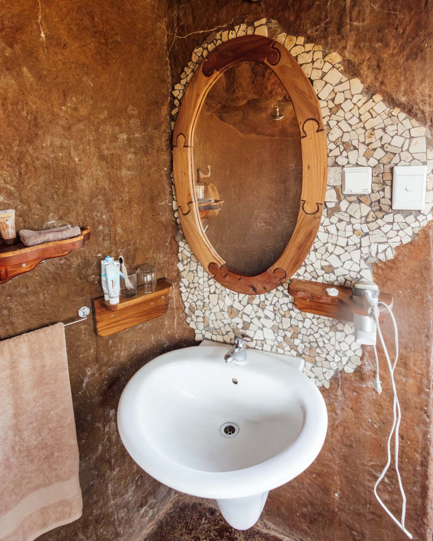 bathroom in the luxury cave suite at antbear lodge