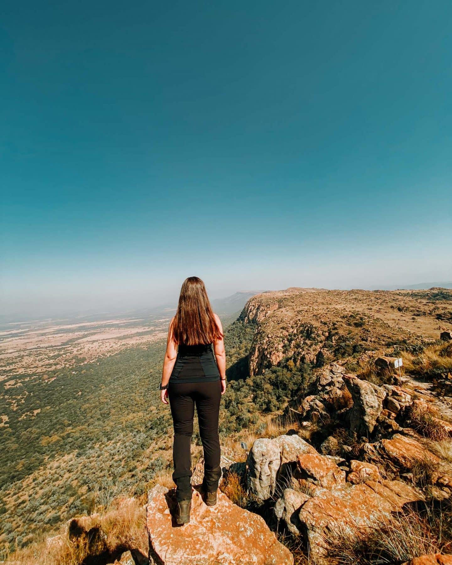 girl hiking rustig