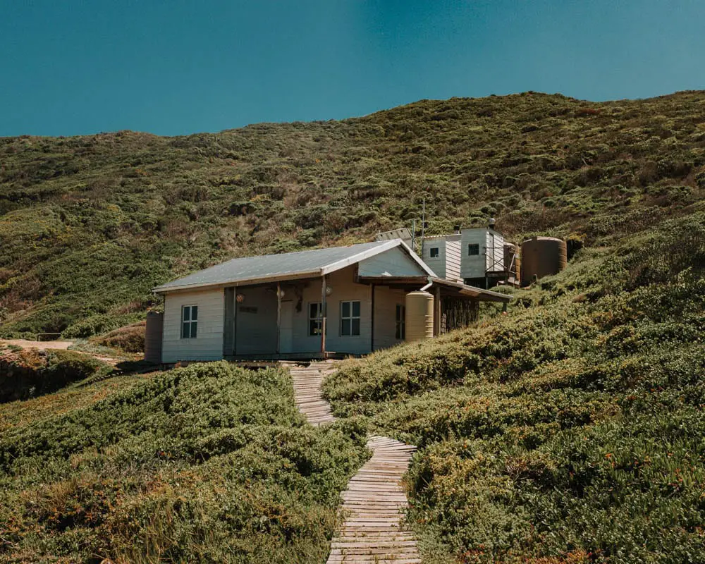 fountain shack robberg hut