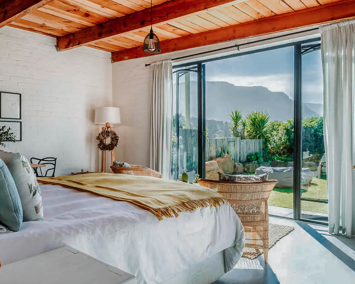 15+ Amazing Airbnbs in Cape Town for Your Next Getaway