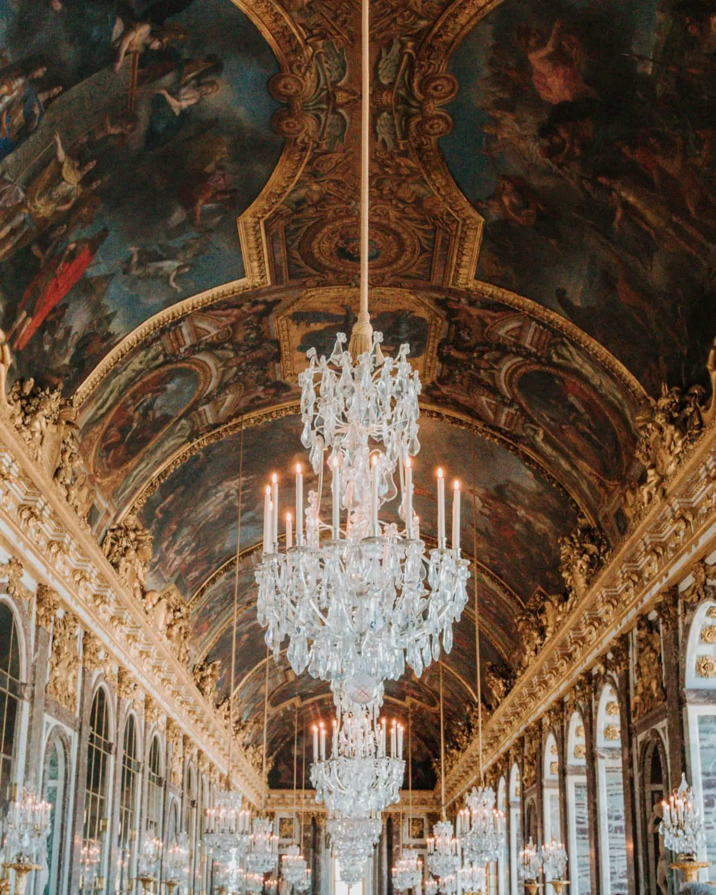 hall of mirorrs in versailles
