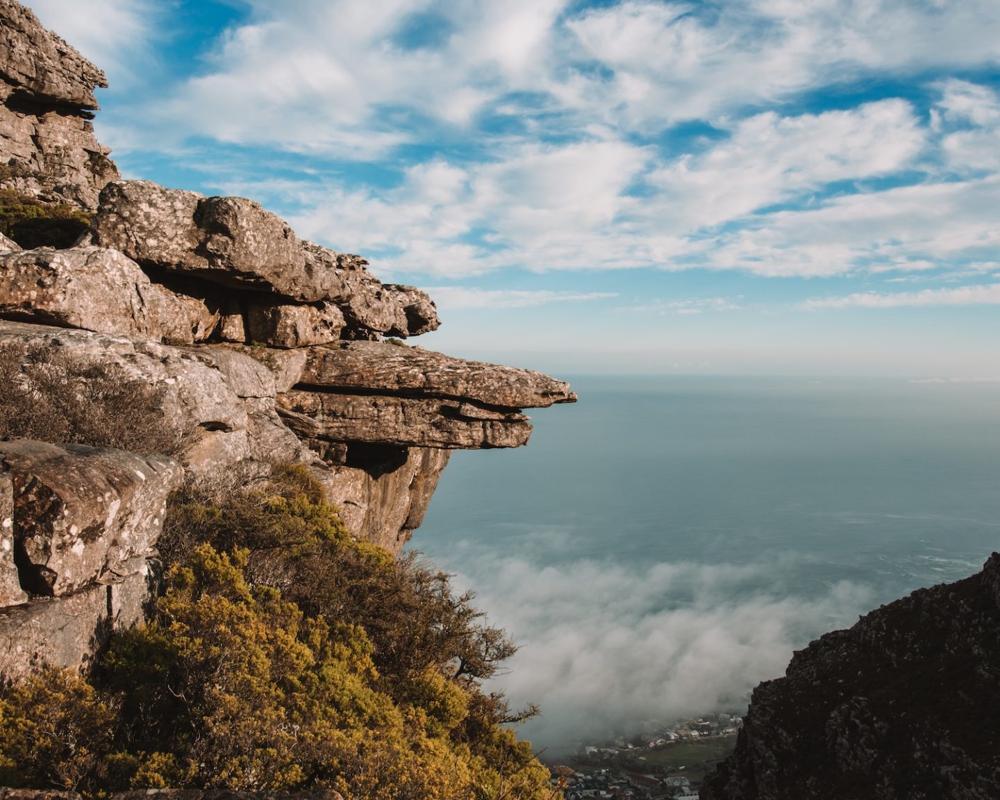Kasteelpoort hike diving board rock