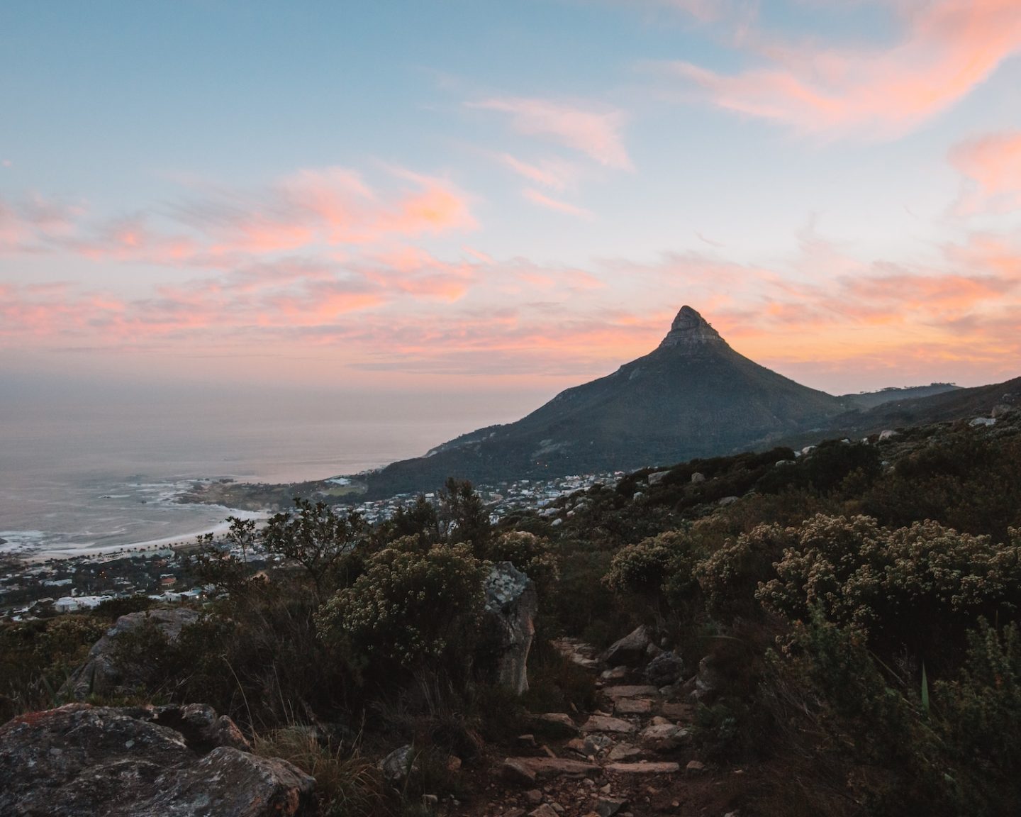 start of kasteelpoort hike at sunset